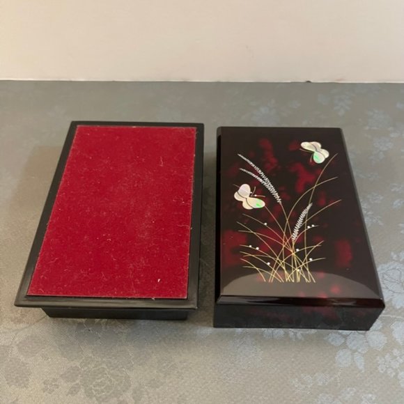 Vtg Japanese Cherry Laquered Playing Card Holder with Butterfly motif Ex. Cond. - Picture 6 of 6